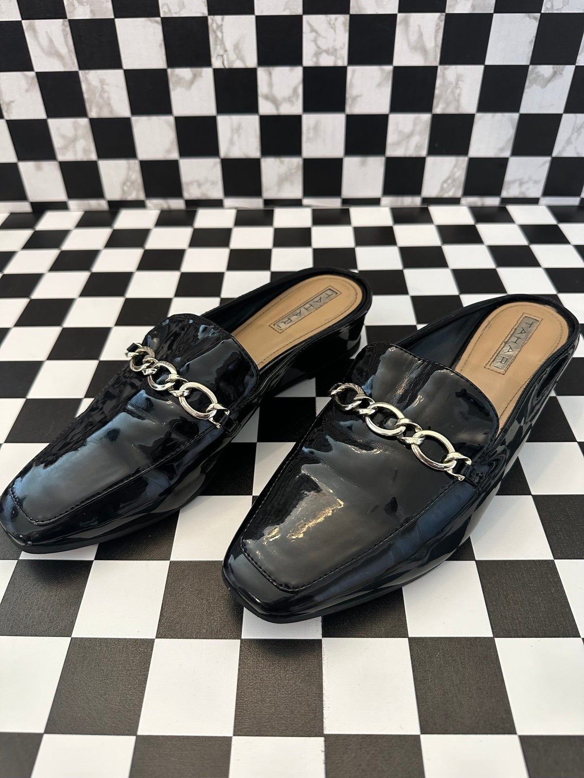 TAHARI “Richie” Size 8 Black Faux Leather Mule Loafer Slip On. Chain Accent