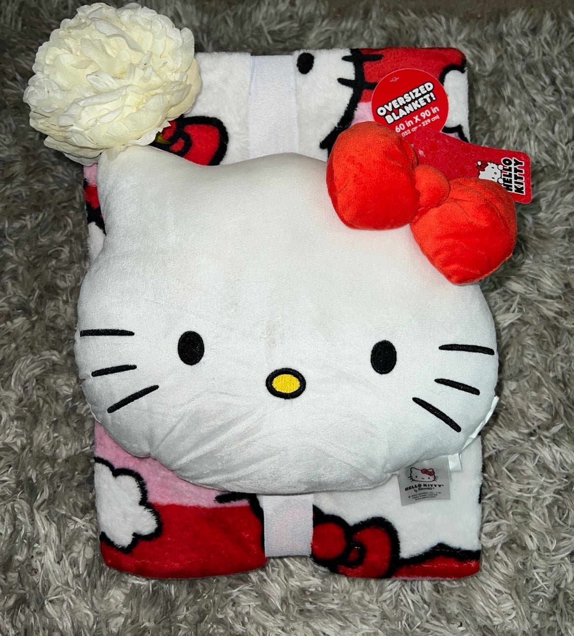 BNWT Nogginz Hello Kitty pillow & plush blanket set