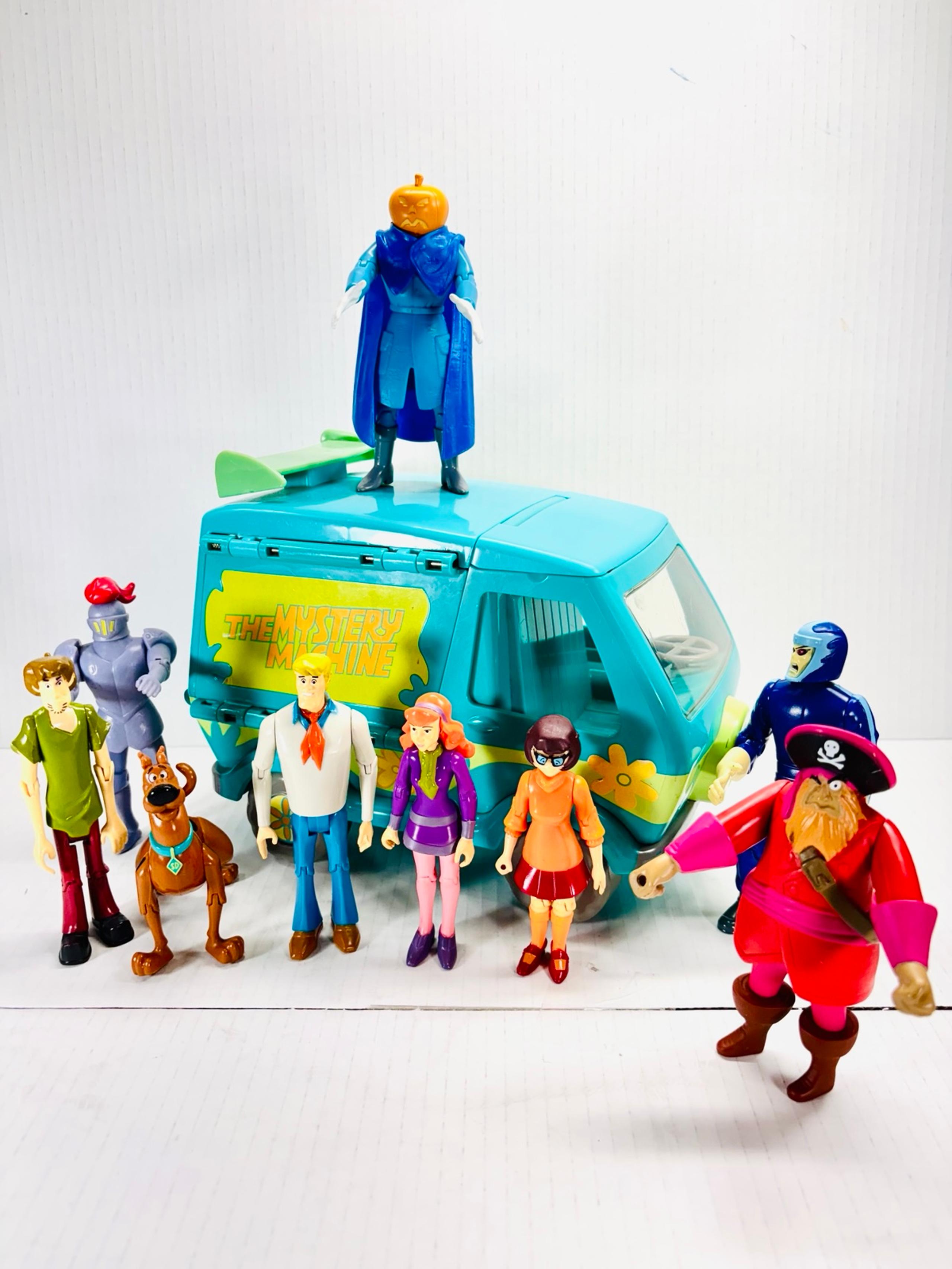 Scooby-Doo Gang Action Figures & The Mystery Machine With Villains Playset Toys