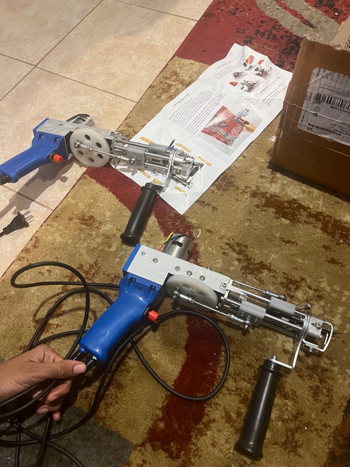 Two tufting guns (cut + loop) excellent condition