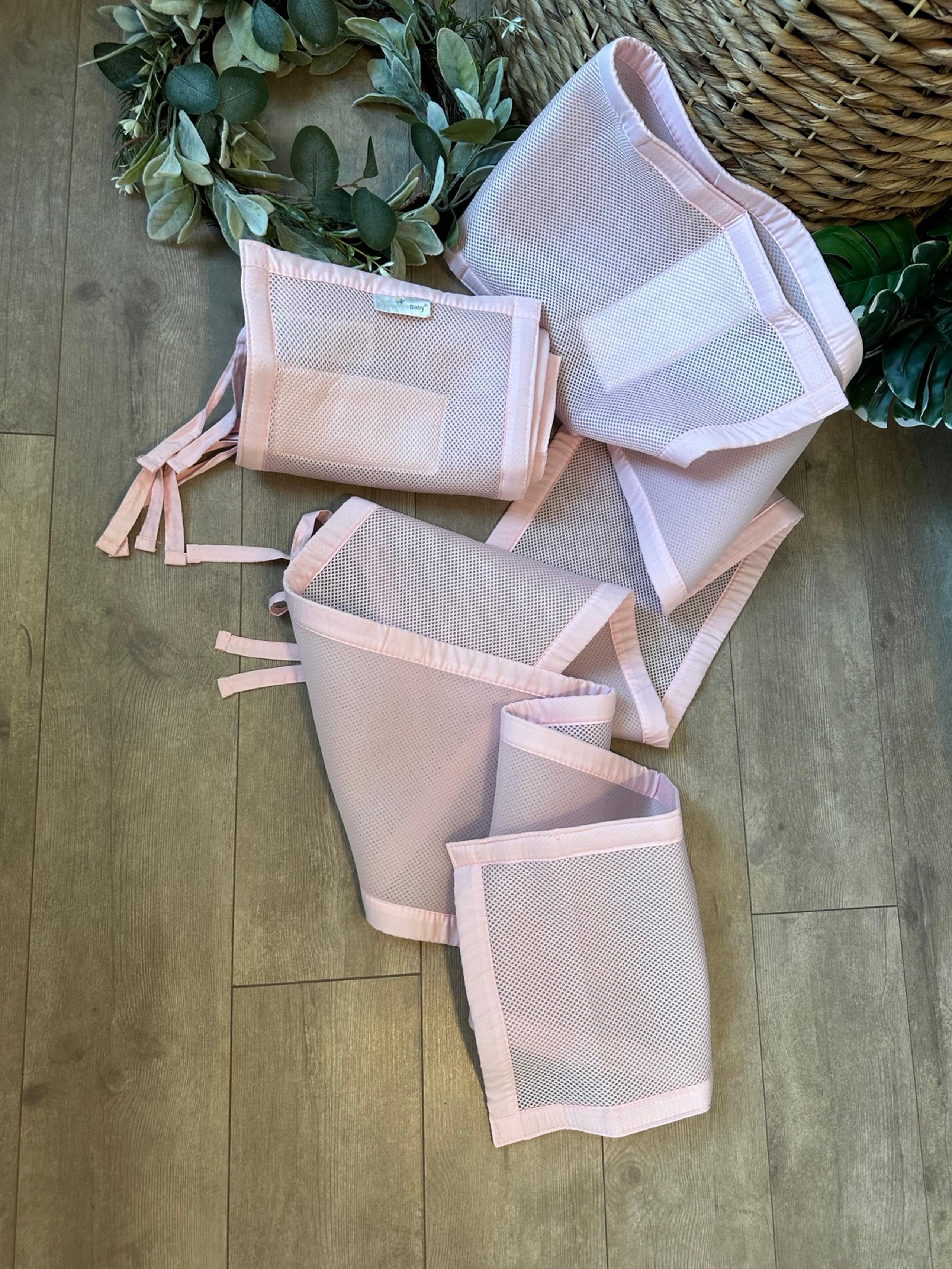 BreathableBaby Baby Girl Breathable Classic Mesh Crib Liner Pink 
Excellent cond
