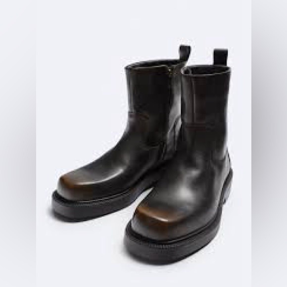 NWT. Zara Man Leather Ankle Boots with Worn Finish. Size 10.