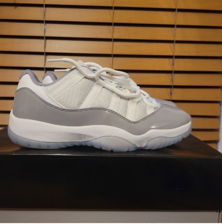 Jordan 11 lOW Cement Grey sz 9.5