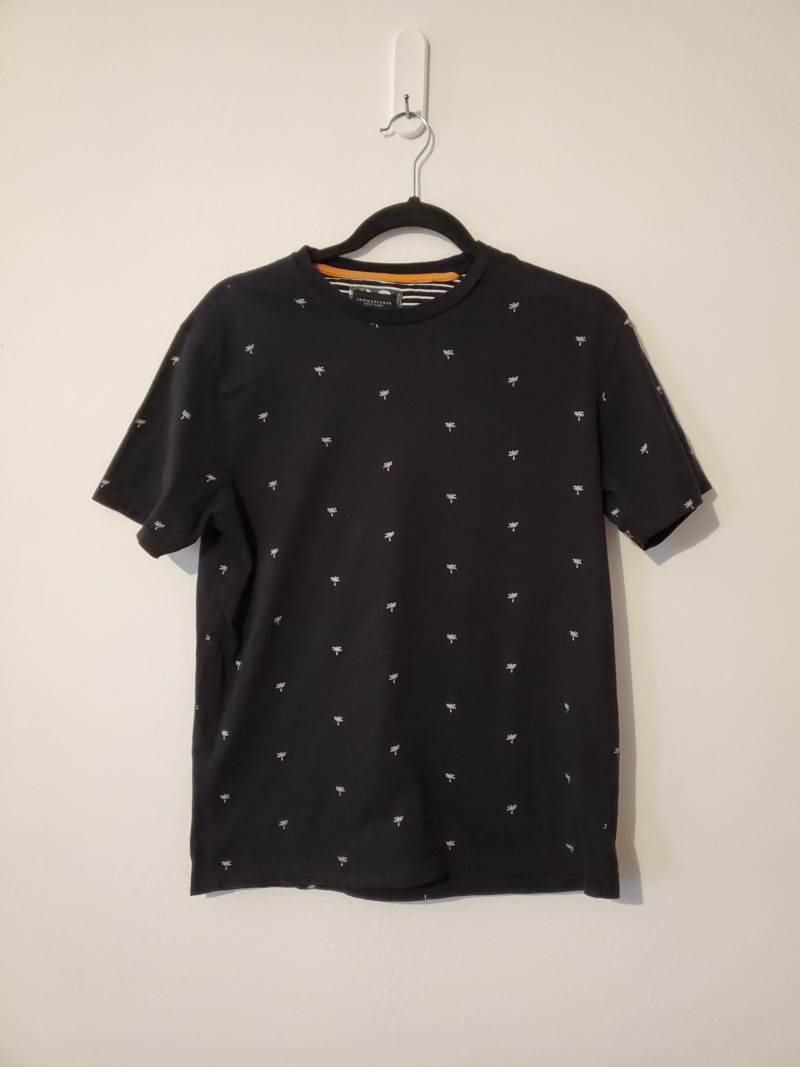 Denim and Flowers tshirt men's size S