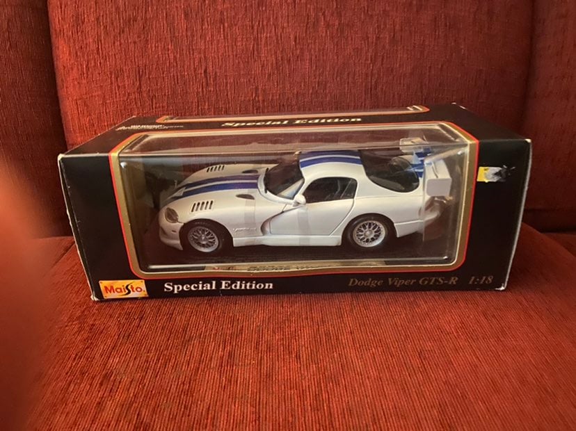 1997 dodge viper gts-r 1/18 diecast car