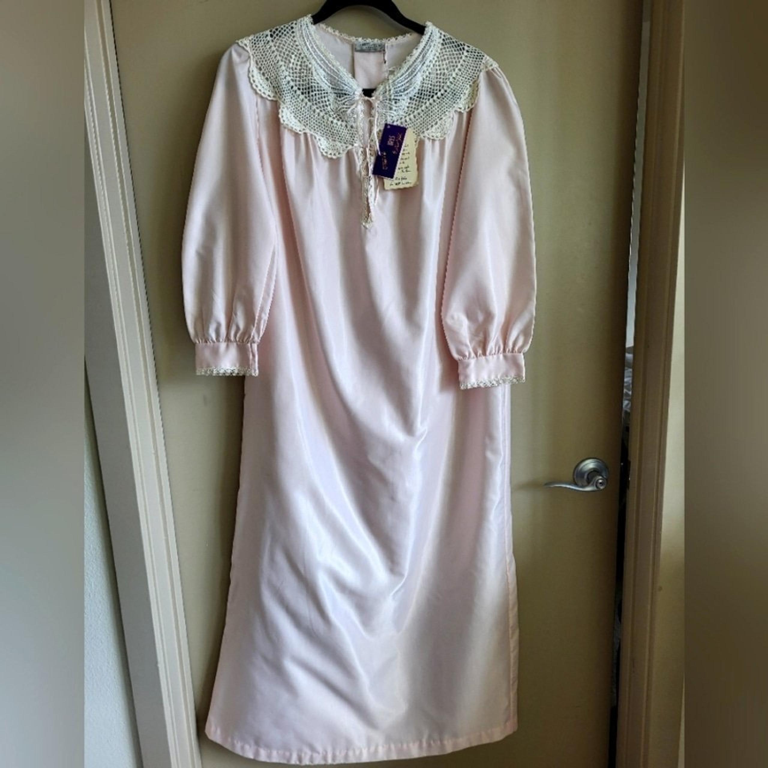Vintage IRIS by Bert Yelin Nightgown