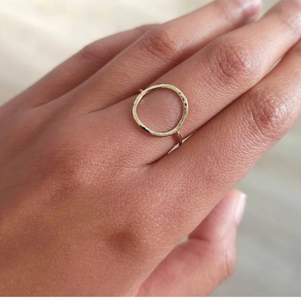 Circle rings in fine gold-plated brass.