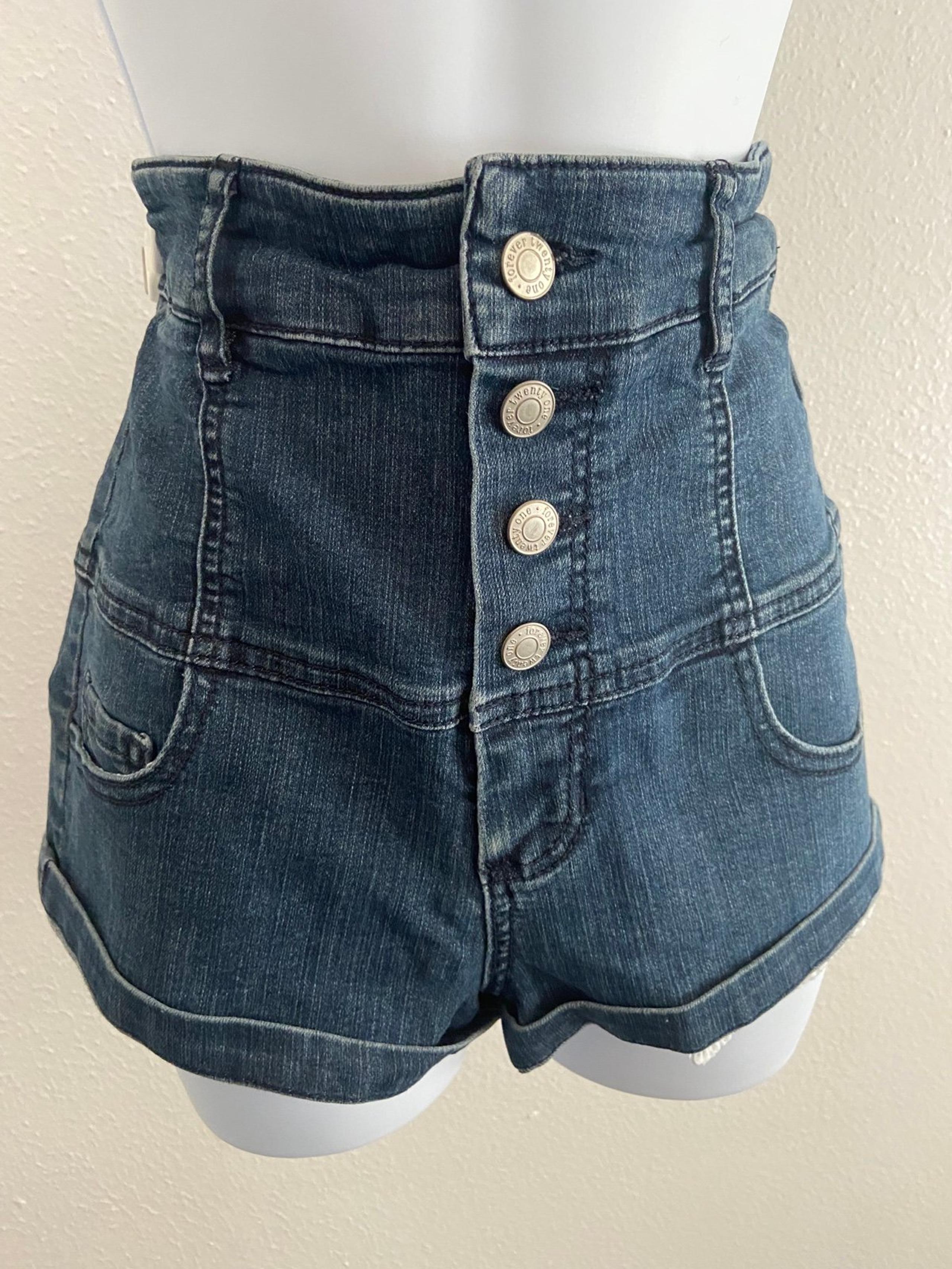 FOREVER 21 Waist Size S in Women's Shorts
