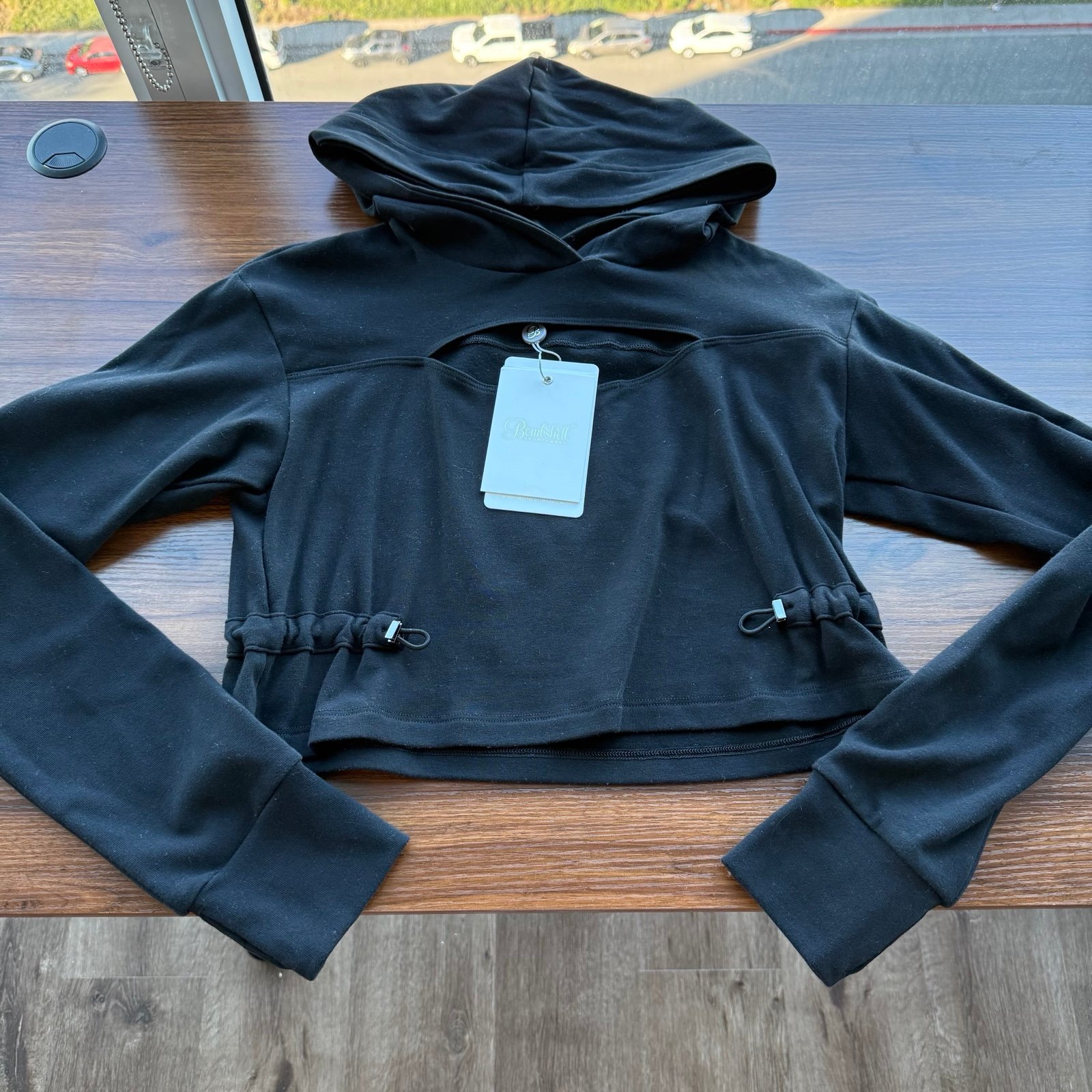 NEW CINCHED HOODIE BLACK SIZE M BOMBSHELL SPORTSWEAR