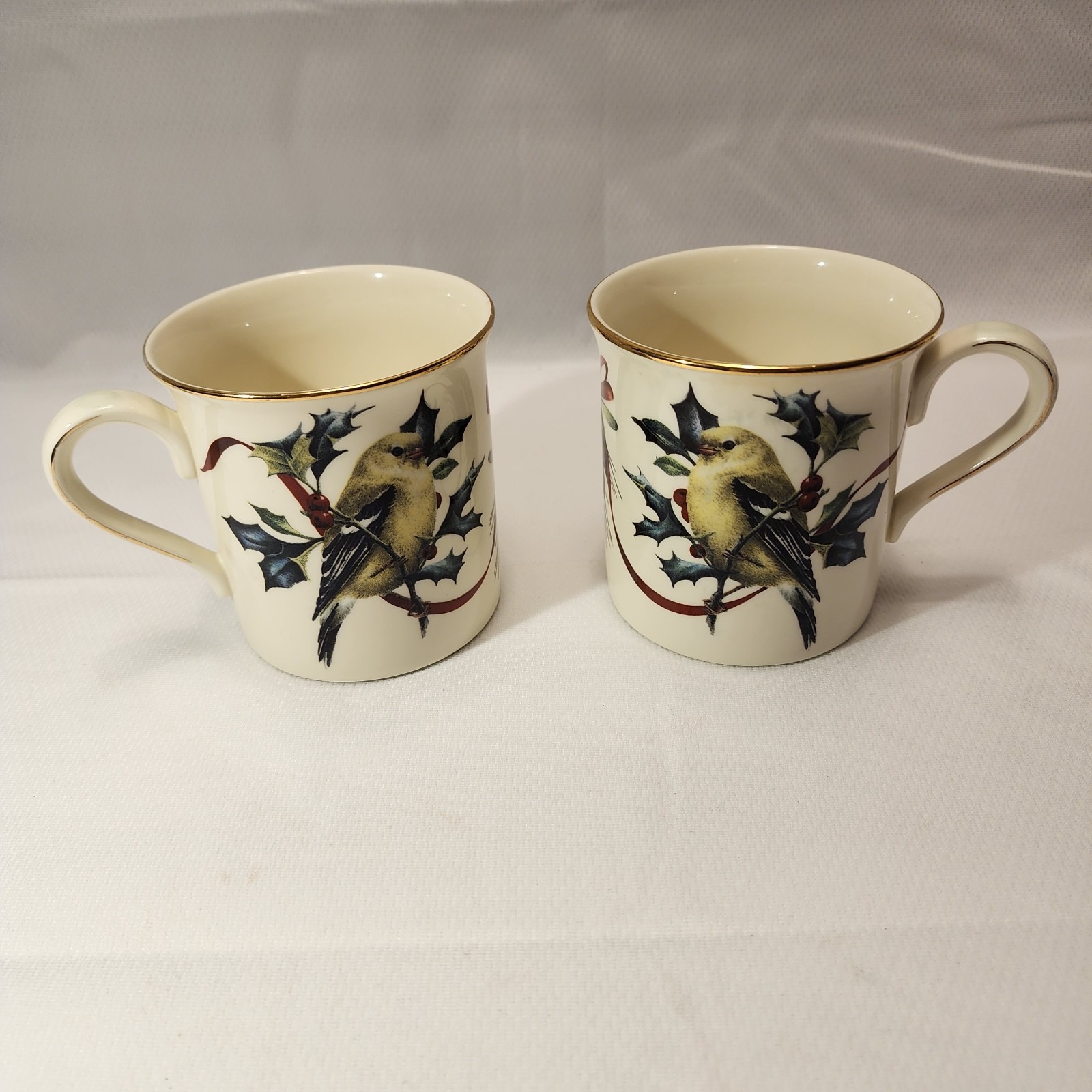 Set of 2 Lenox WINTER GREETINGS MUGS Goldfinch by Catherine McClung Christmas