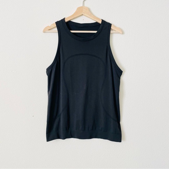 Lululemon SIZE 8 Swiftly Tech seamless tank top in black