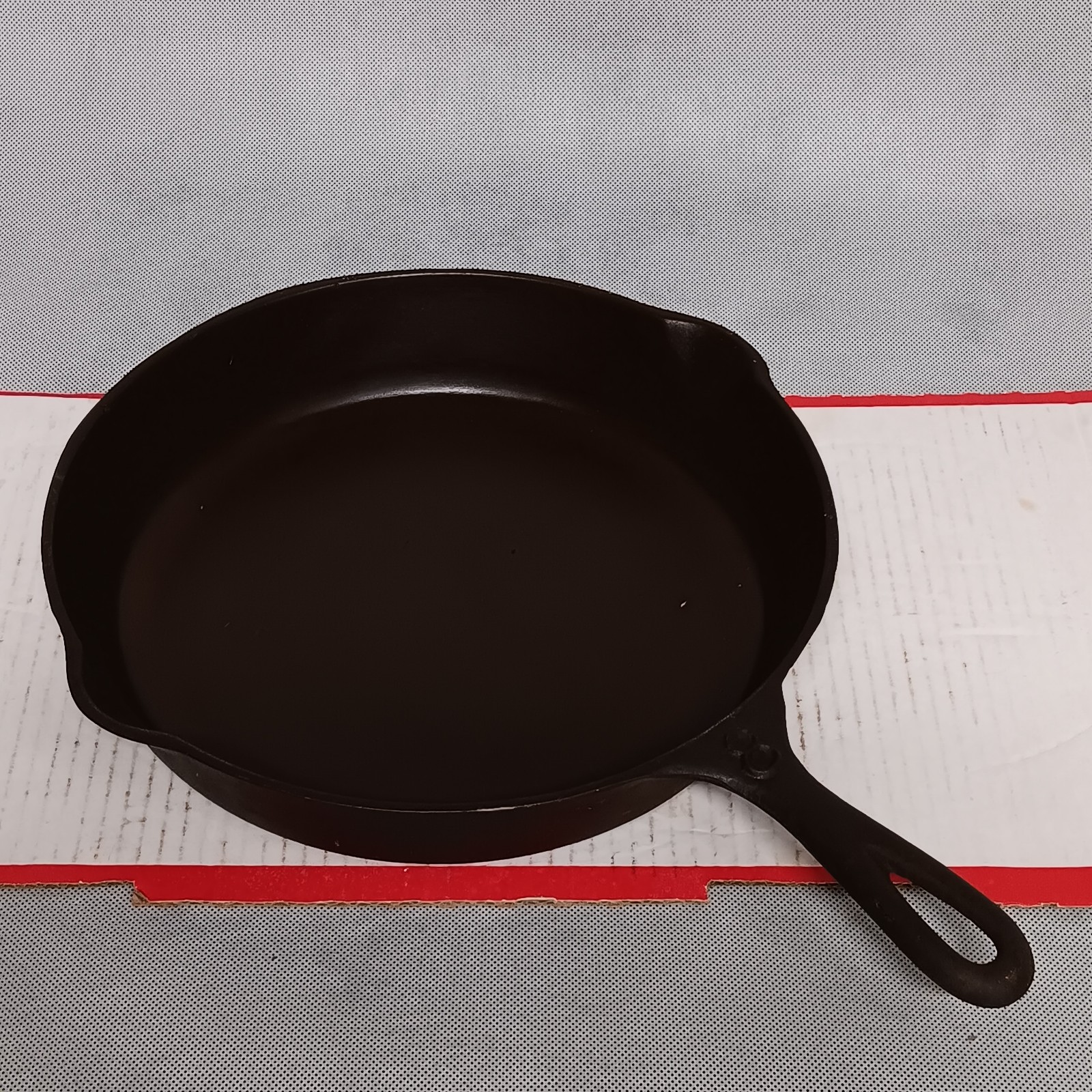 Lodge No Notch Raised #8 Cast Iron Skillet 10.5 Early 1900's - 1920
