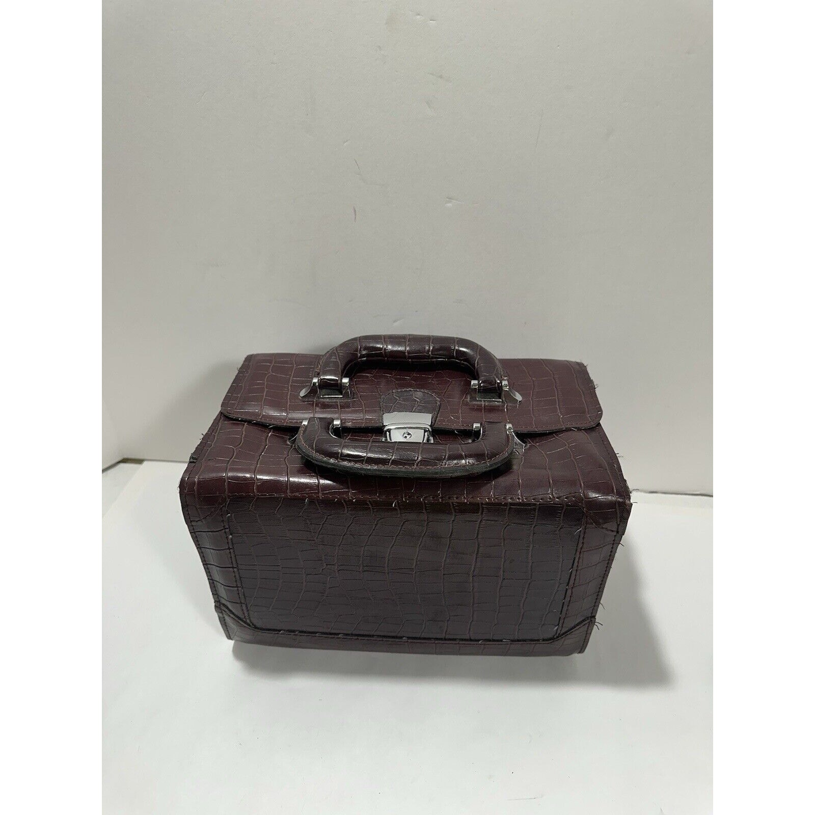 Marshall Fields Croc Embossed Leather train Case Bag Purse Burgundy Vintage