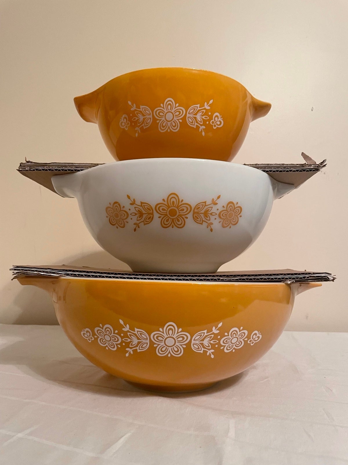 Pyrex Butterfly Gold Cinderella 3 Piece Nesting Mixing Bowl Set 442-444