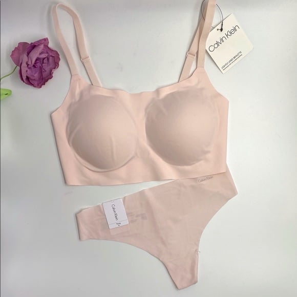 Medium NWT Invisibles Wirefree Retro Bralette thong Set