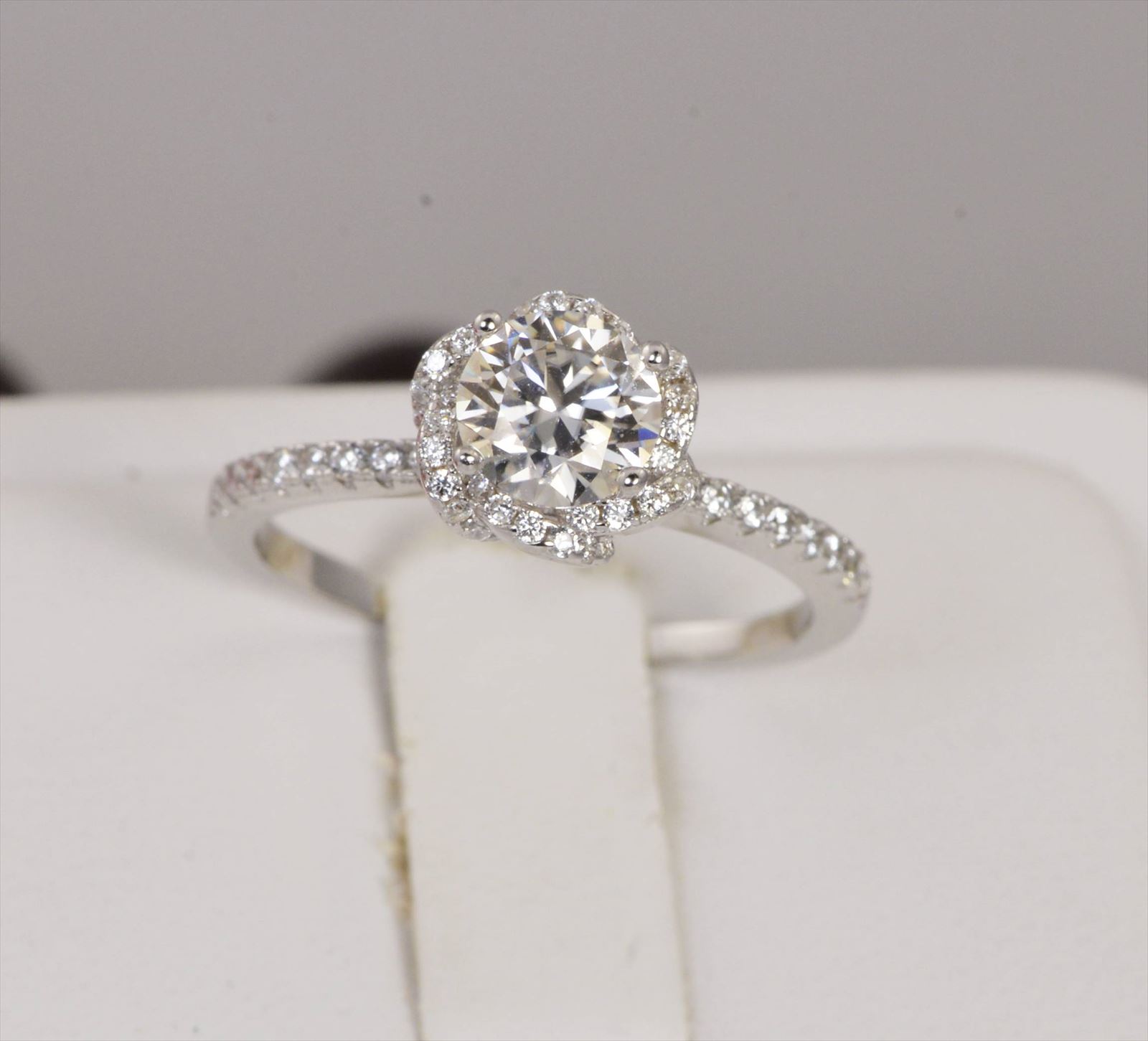 GRA Certified Moissanite Diamond 1.0ct Solitaire Engagement Ring sz 8 #20