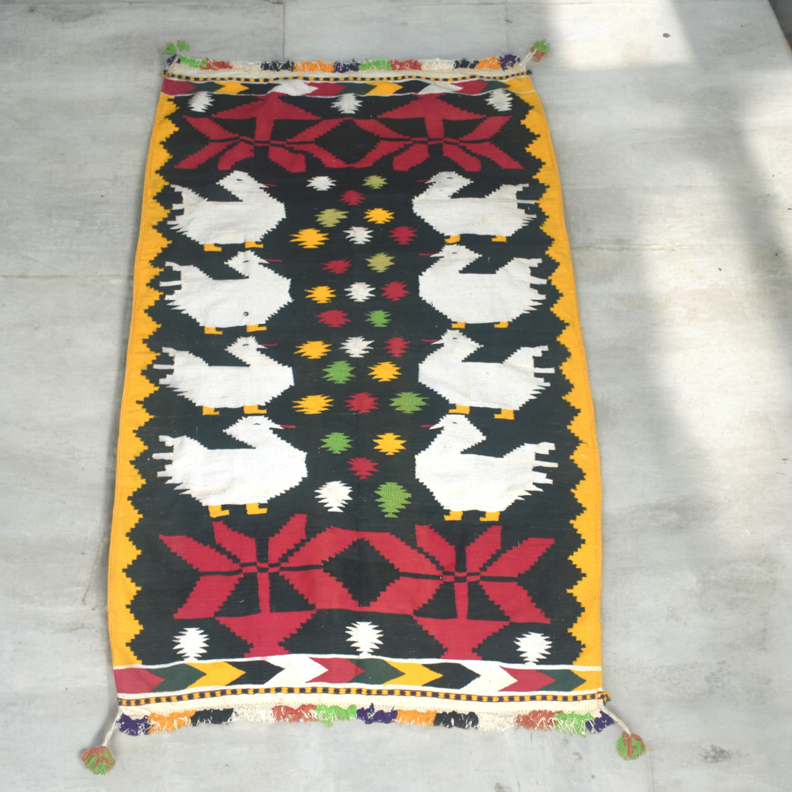 Vintage Ducks Design Handmade Woven Cotton Area Rug Wall Hanging India Dhurrie