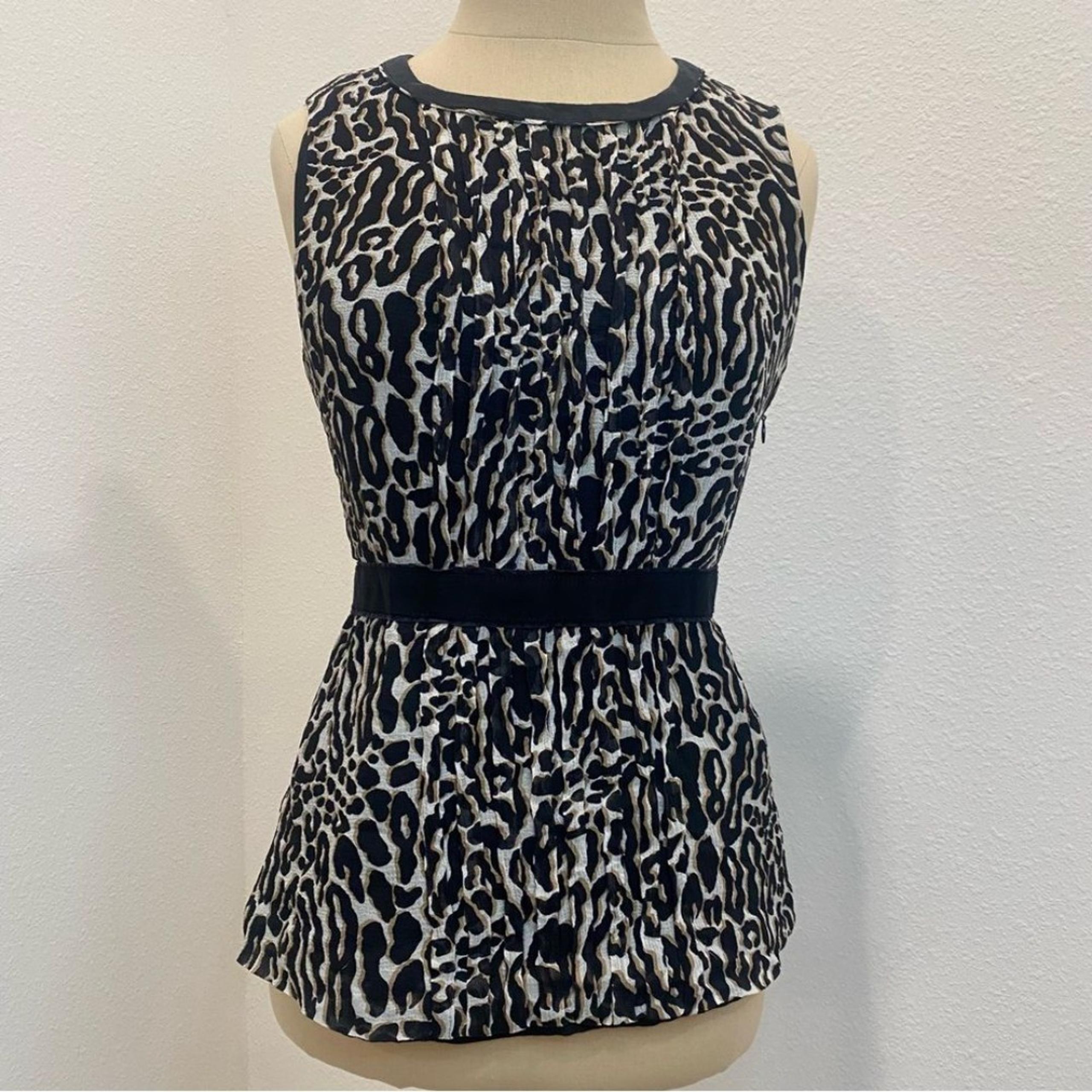Tory Burch Leopard Print 100% Silk Sleeveless Blouse Women's Size 4
