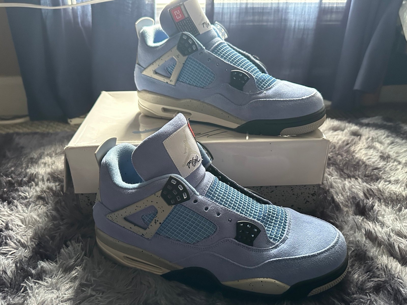 Jordan 4 Univerisity Blue