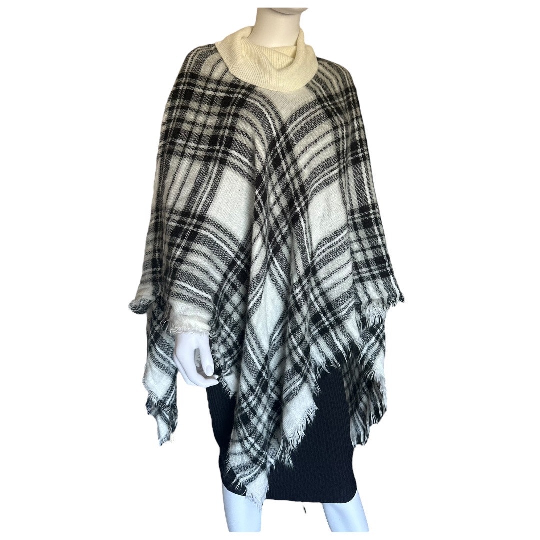 Womens One Size White and Black Plaid Turtle Neck Poncho Cowl Neck