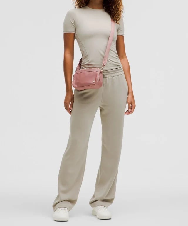 LuluLemon Everywhere Crossbody Bag 2L Metal Hardware Color Spiced Chai Rose Gold