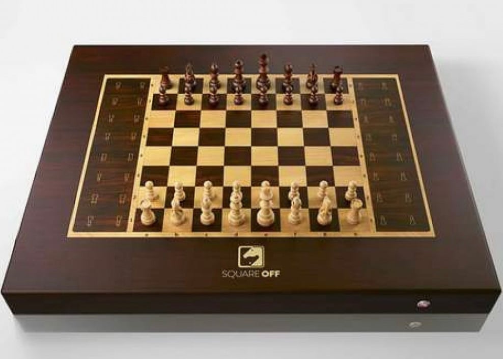 Square off Chess set self moving board!!!! Great condition!!!!