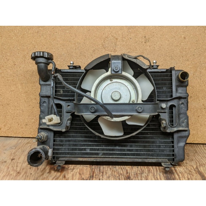 1984 Honda Magna VF700C V42 OEM Radiator w/Cooling Fan TESTED