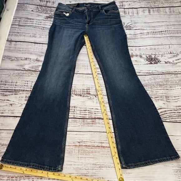 Women’s Wrangler Mae Retro Mid-Rise Flare Leg Denim Jeans