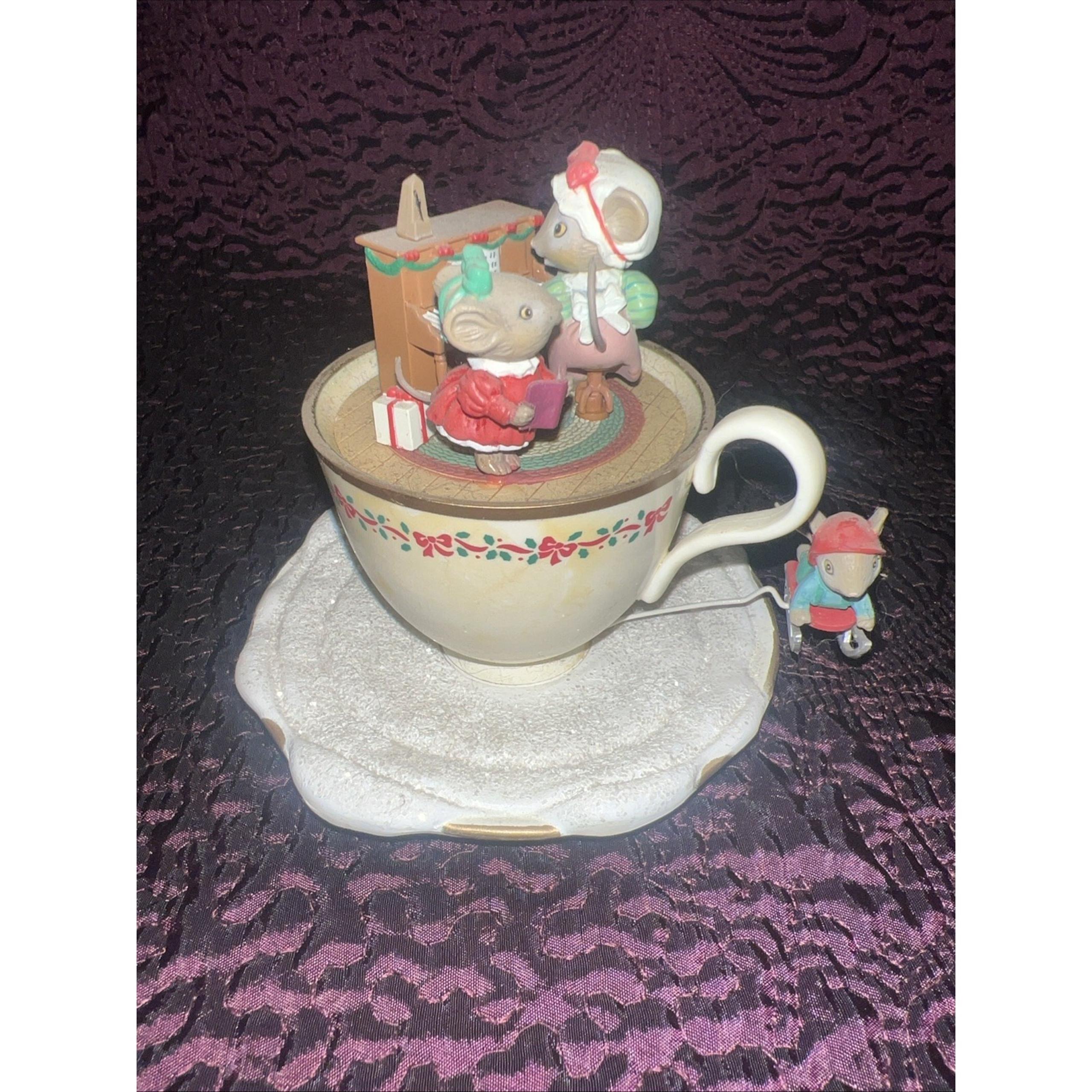 Enesco M. Gilmore designs, winter wonderland, mini musical music box Mice Sled