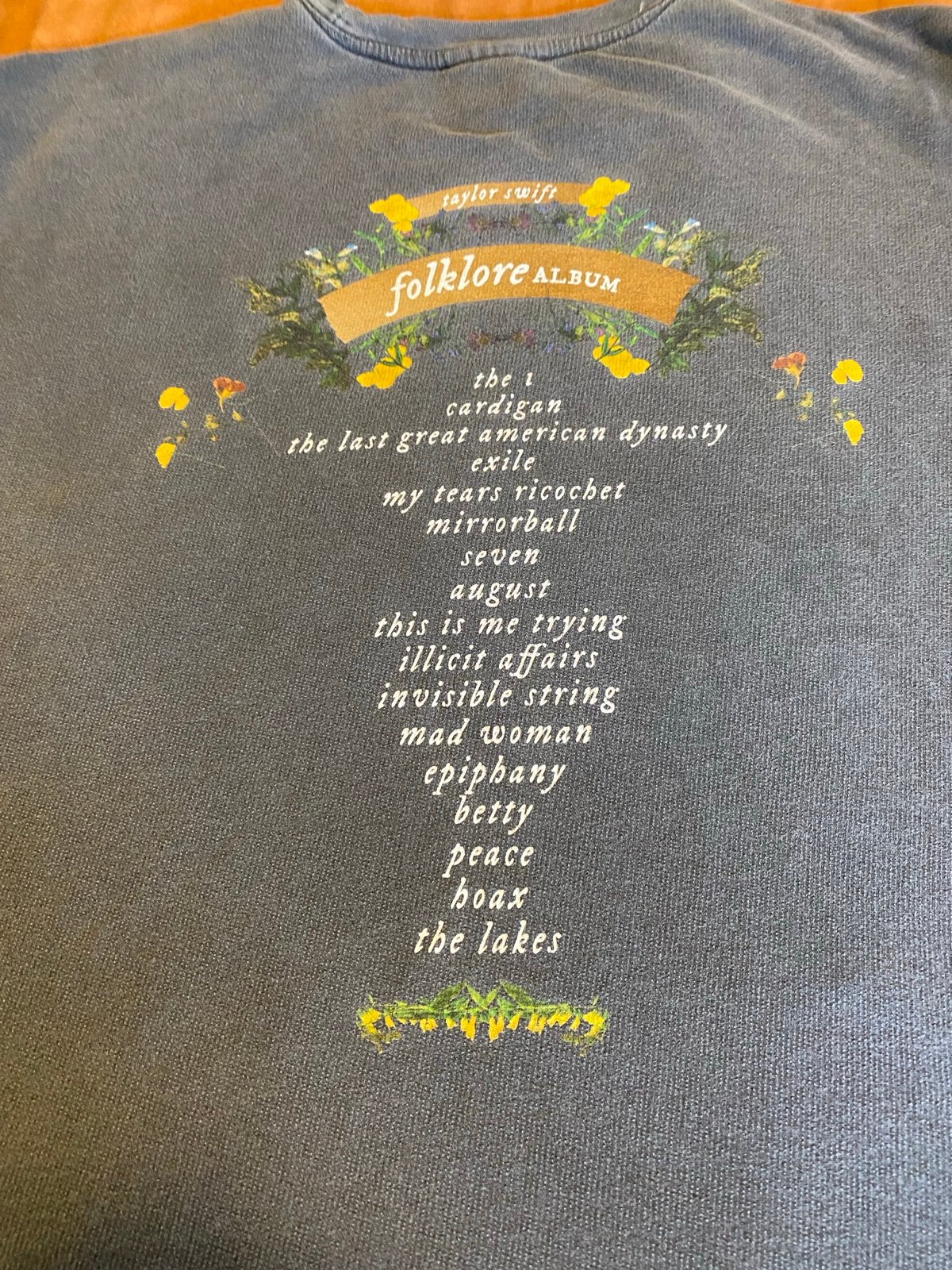 Taylor Swift Sweatshirt Folklore Album Crewneck Large Double Sided Graphic sku46