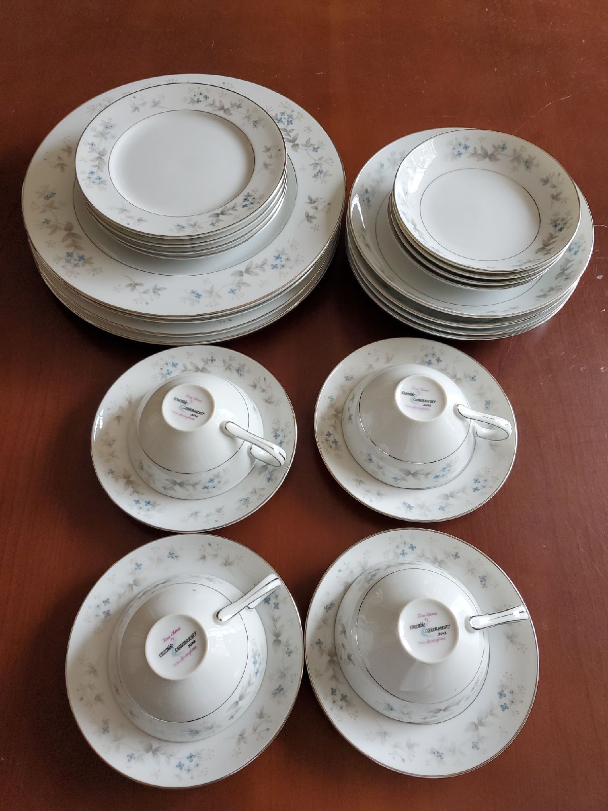 dinnerware set