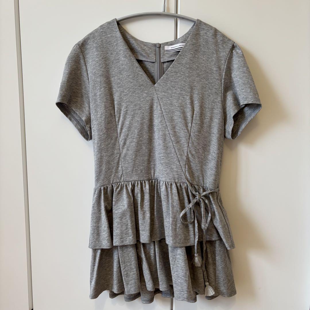 BORDERS at BALCONY TASSEL PEPLUM TOP