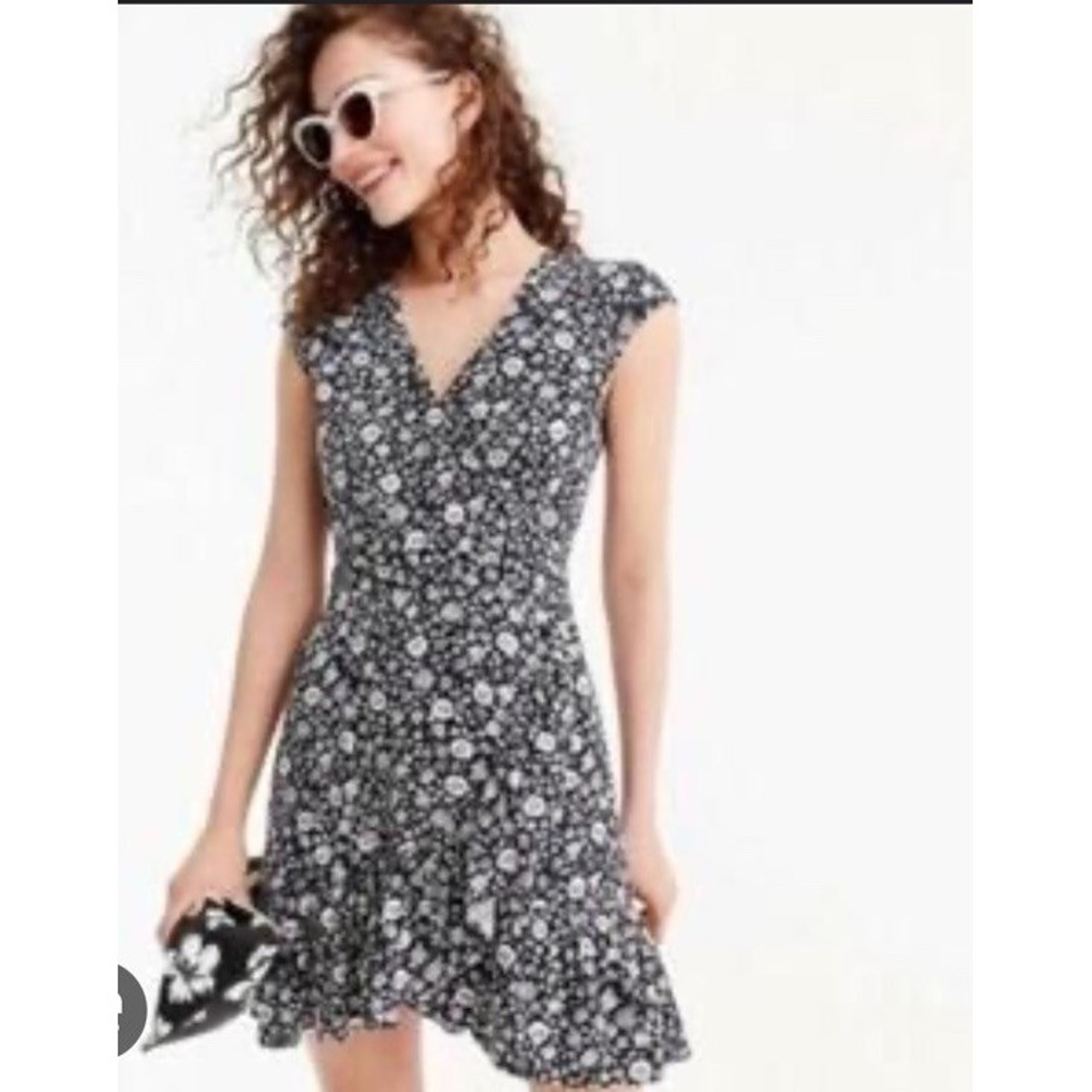 J.Crew Mercantile Wrap Ruffle Navy Blue White Flowers Cap Sleeves Women's 6
