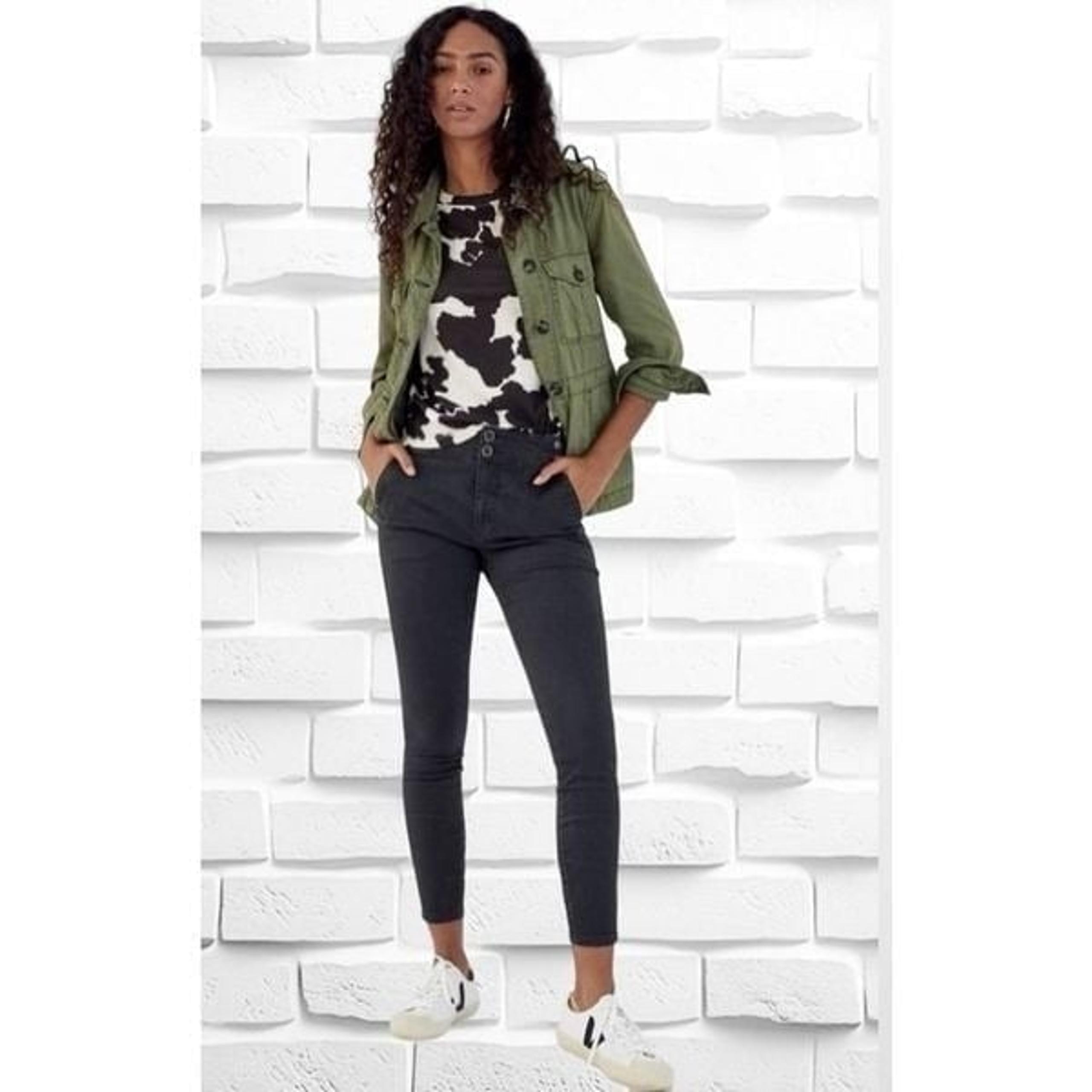 Anthropologie Pilcro Womens Size 26 High Rise Skinny Jeans •Darted Premium Denim