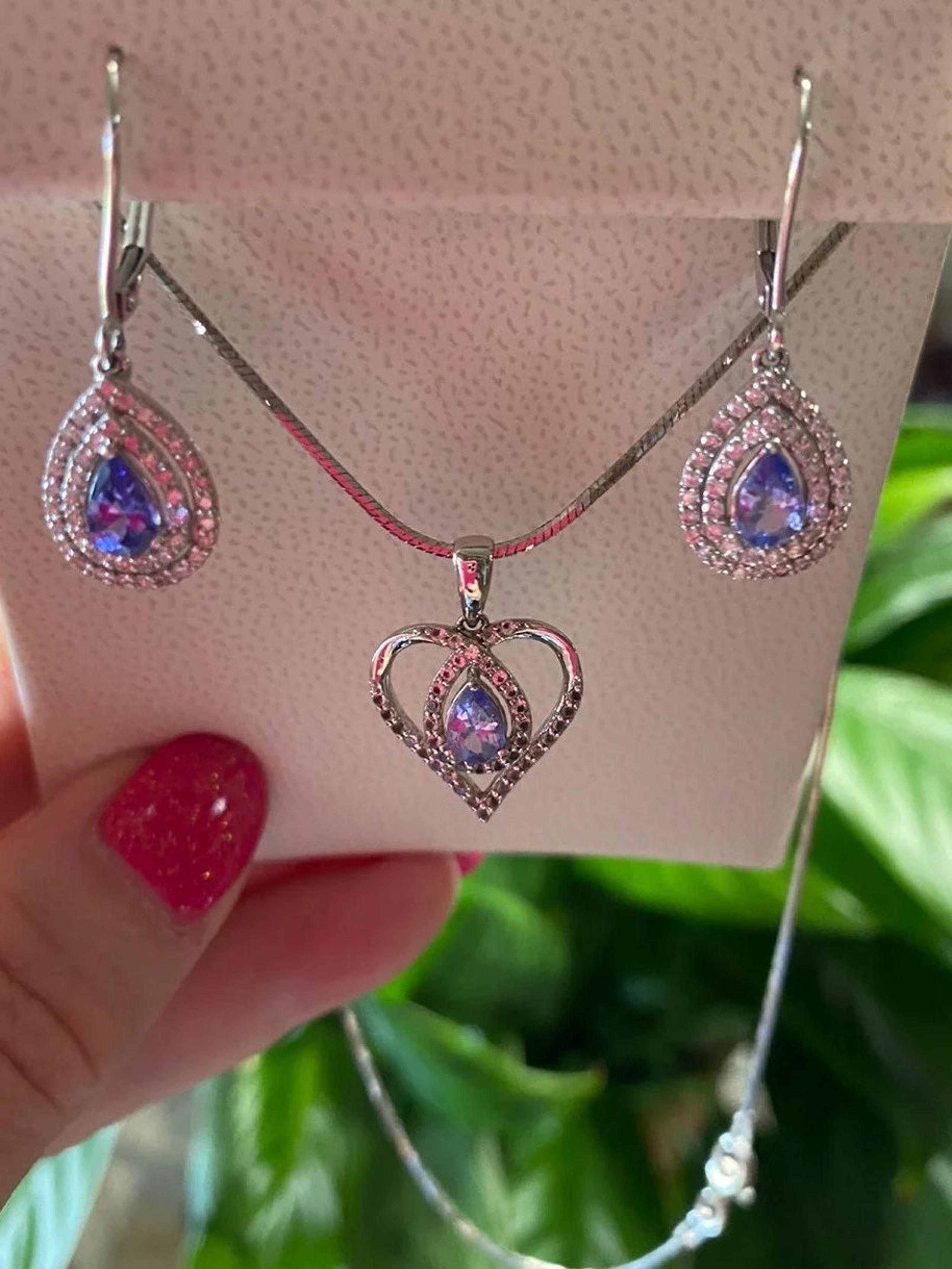 Genuine tanzinite set in silver and whit