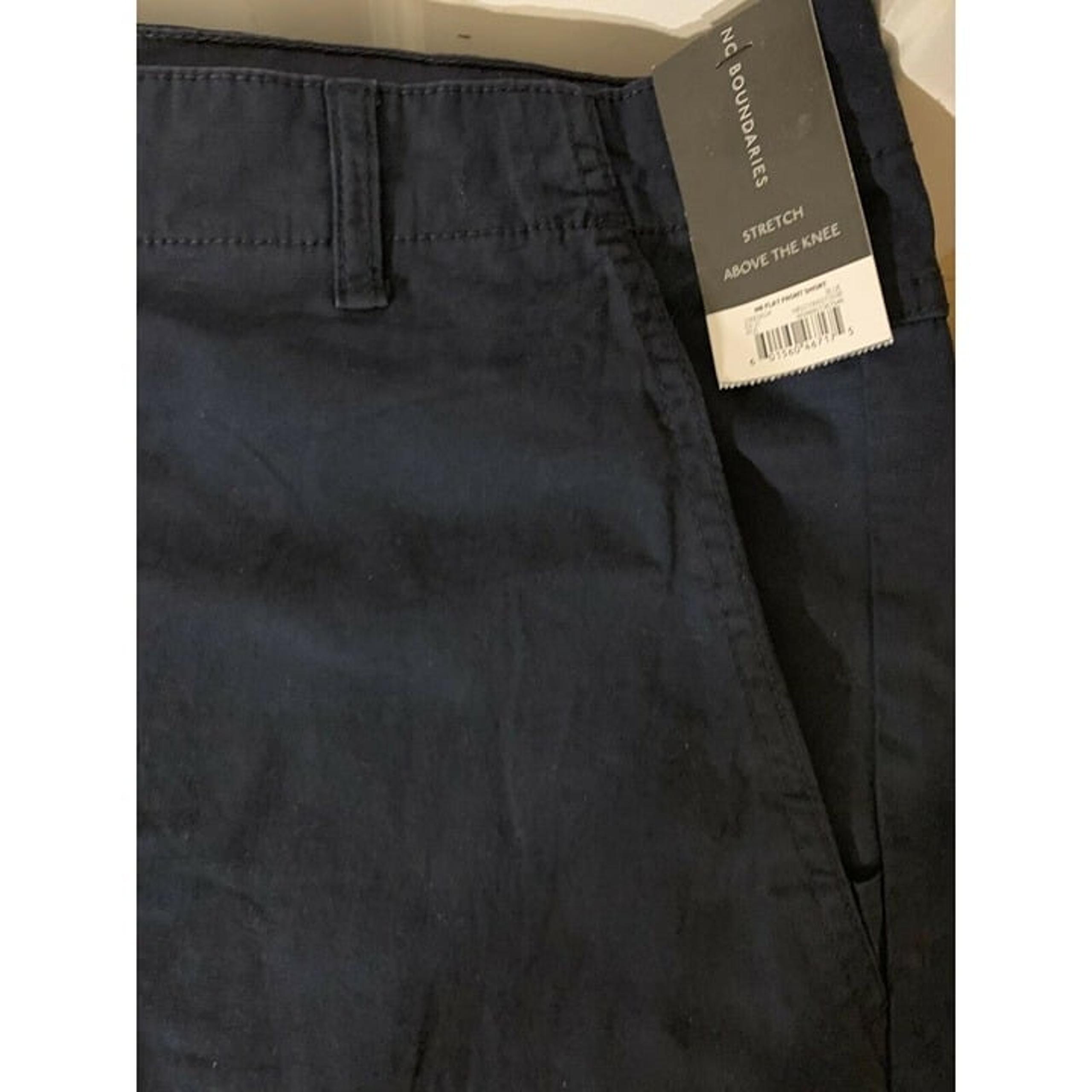 No Boundaries Men's Sz 46 Stretch Flat Front Shorts (Above the Knee) Fray Hem