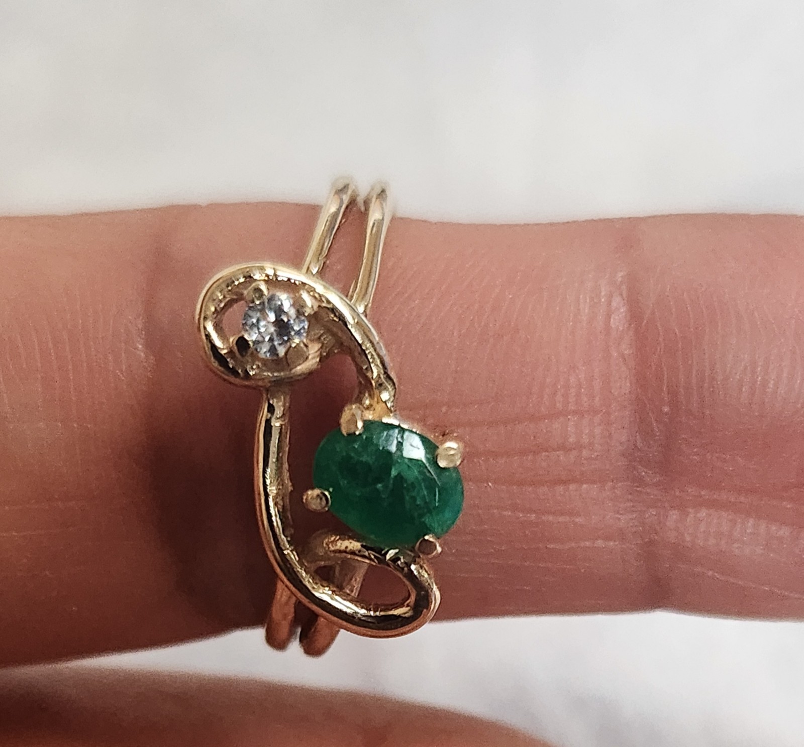 14k Yellow gold emarald ring with white sapphire