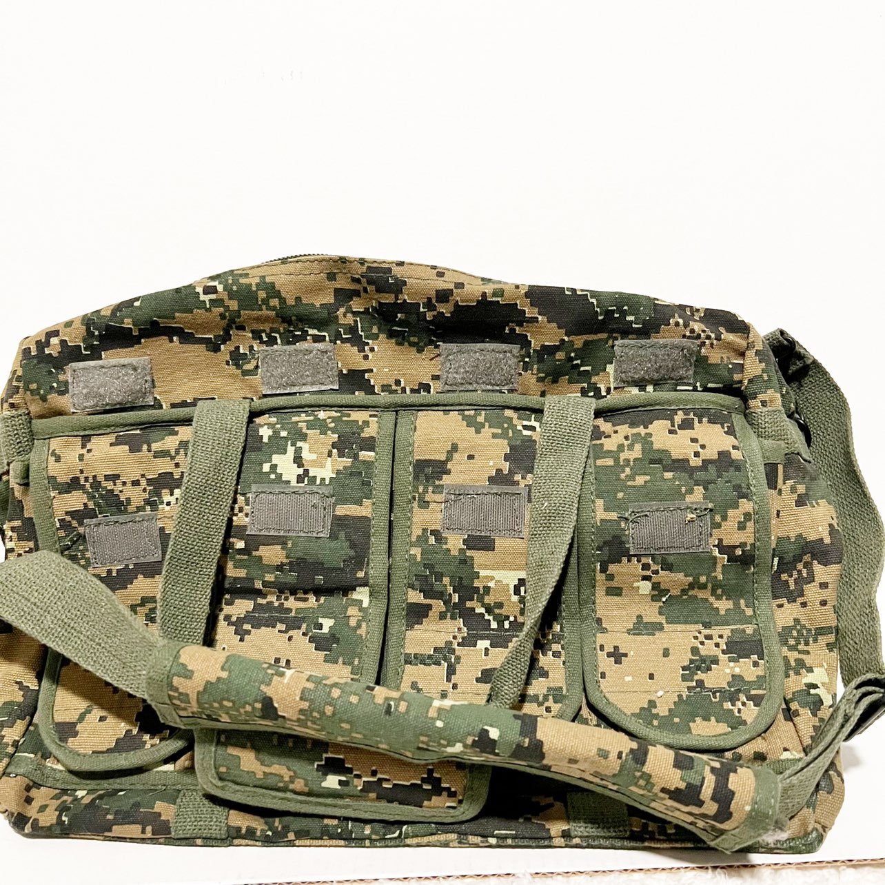 Tactical Bug Out Duffel Bag Camo Zippers Velcro Travel Military