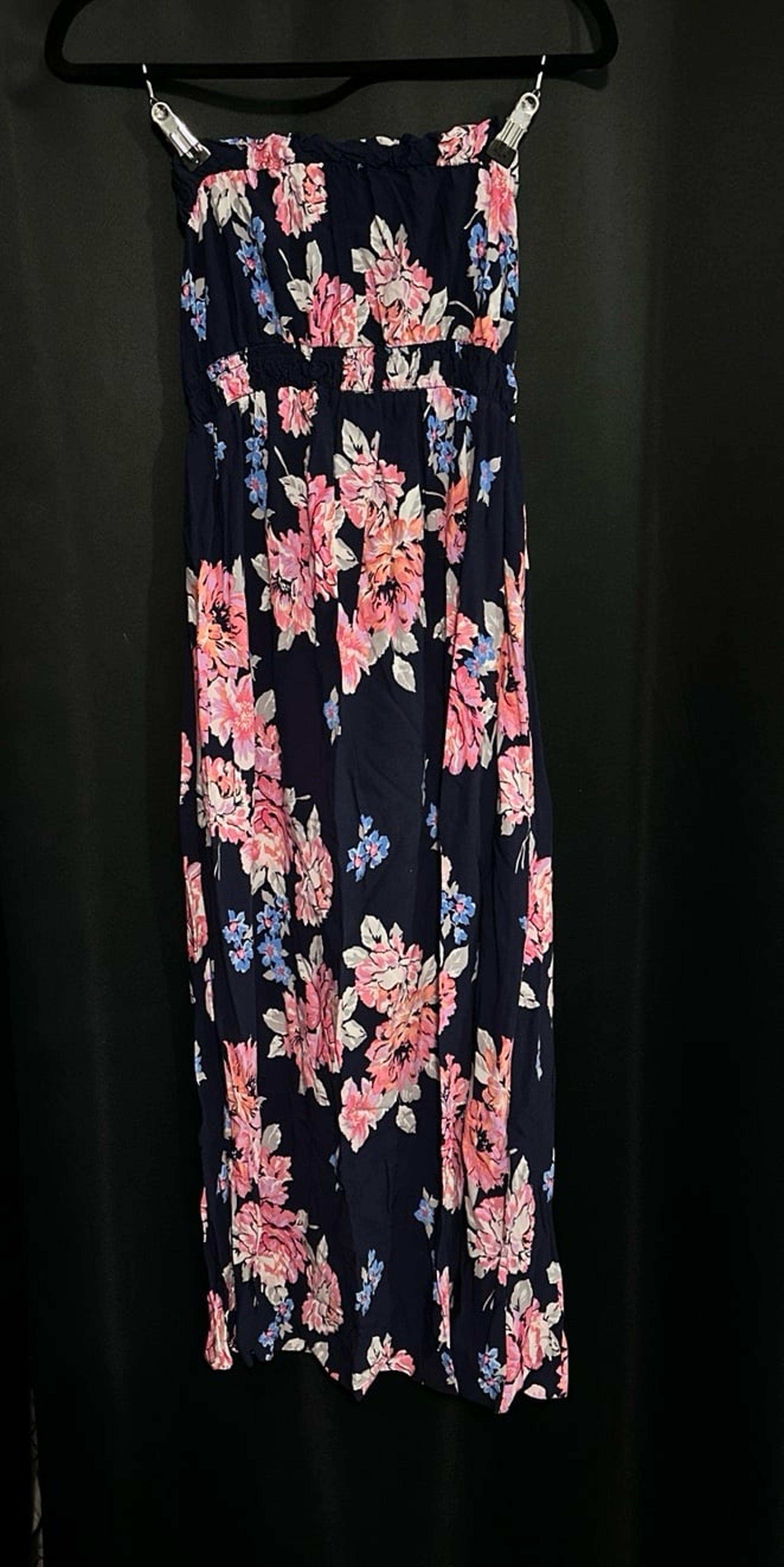 Strapless maternity dress
