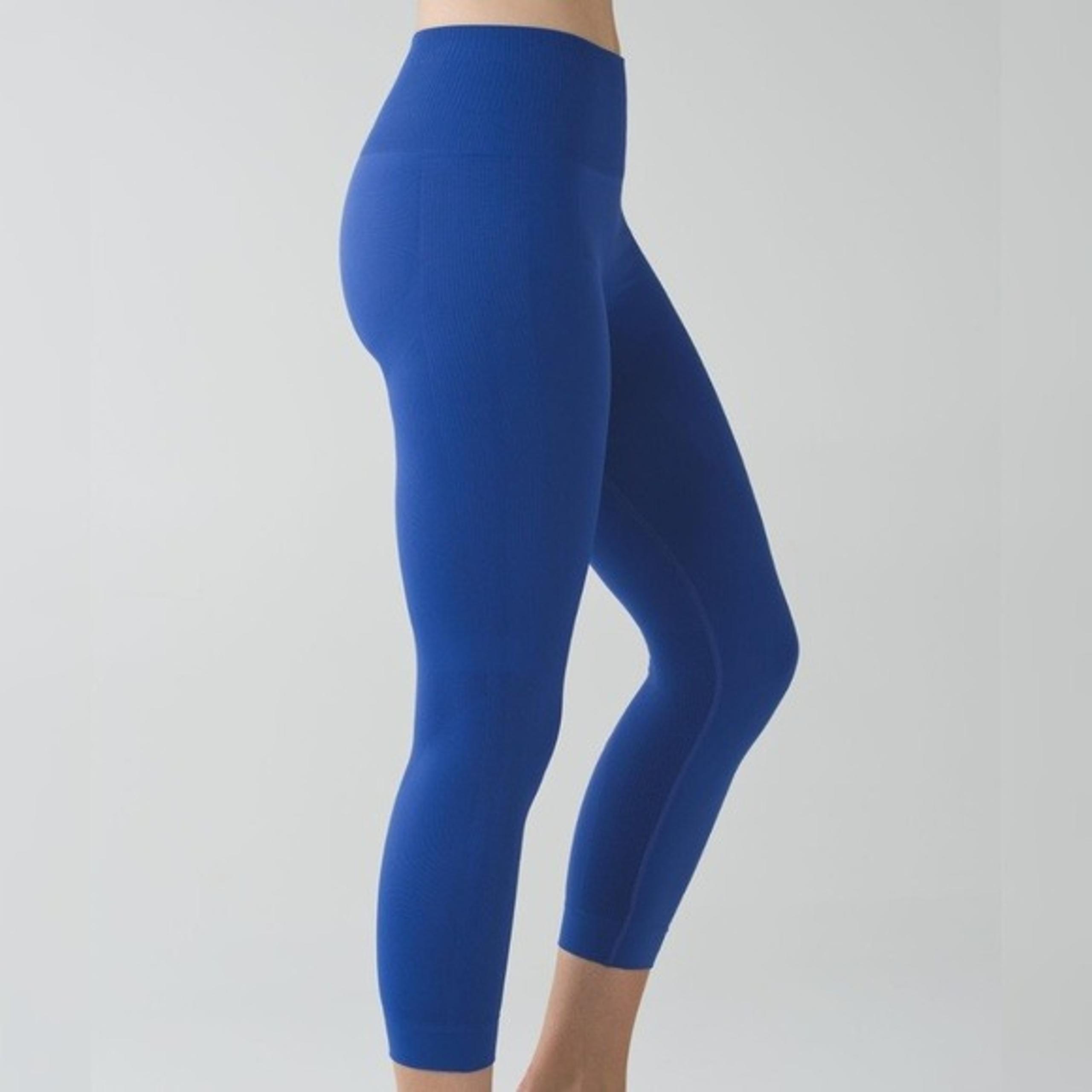 NEW Lululemon Blue Zone In Crop 23'Size2