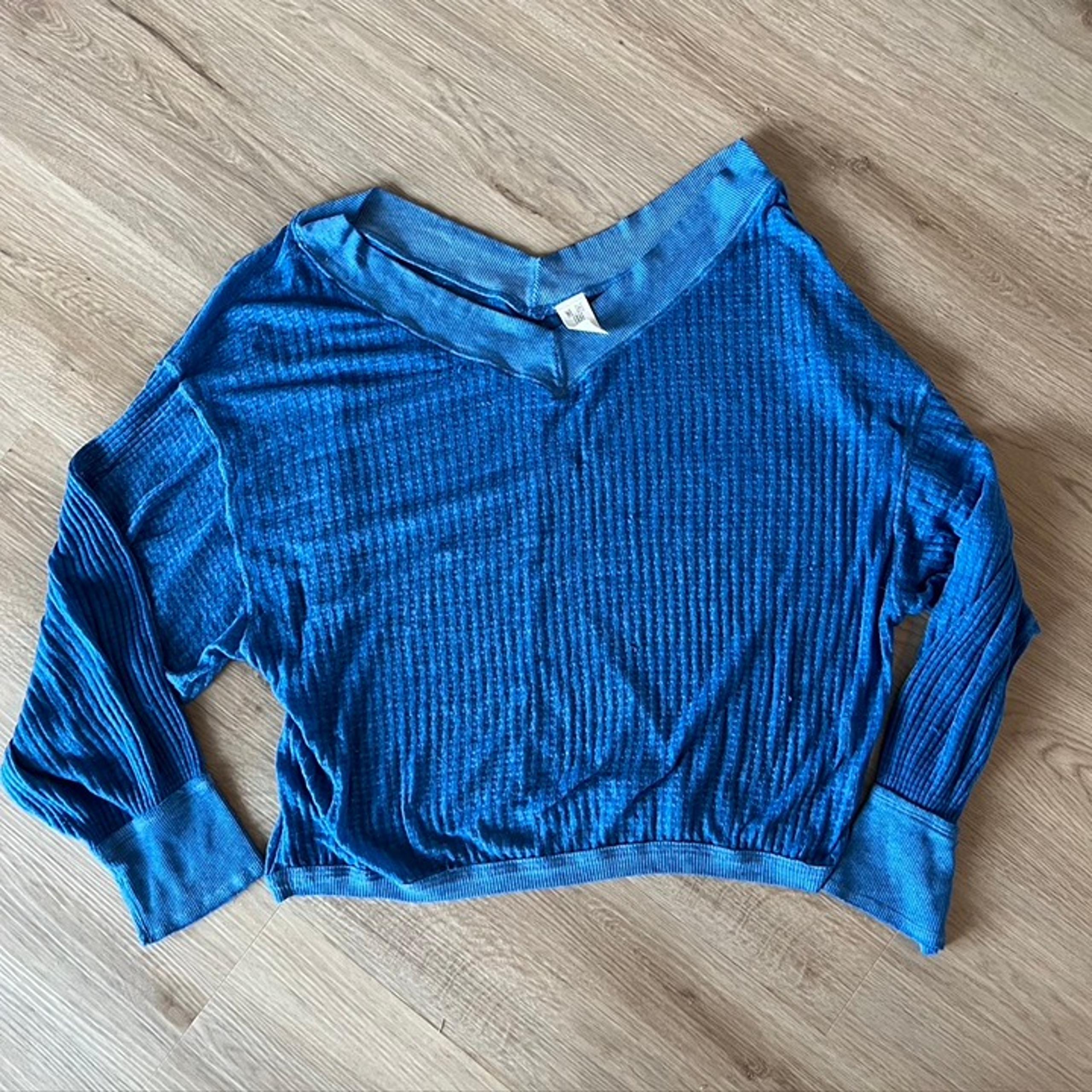 We The Free People Waffle Knit Slouchy Top VNeck Blue Medium