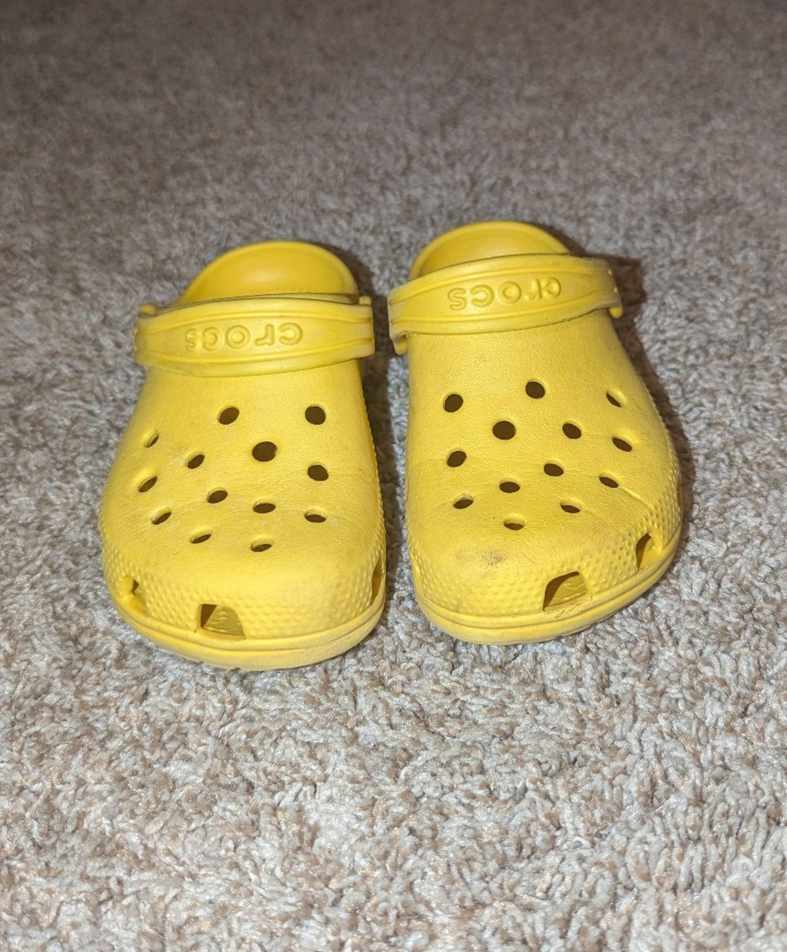 Girls Yellow Crocs Sandals, Sice C 10