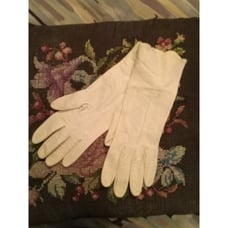 Vintage Gloves Leather Scalloped Edges White 6 1/4