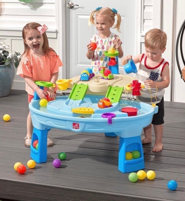 Step2 Ball Buddies Adventure Center