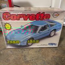 Vintage MPC ERTL Chevrolet Corvette Coupe 1:25 Scale 2 In 1 Model Kit 6205