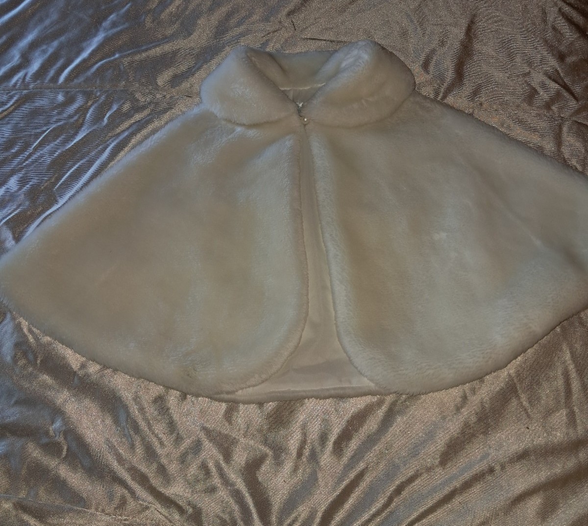 Vintage girls Swea Pea & Lili white faux Fur shoulder wrap cape size medium