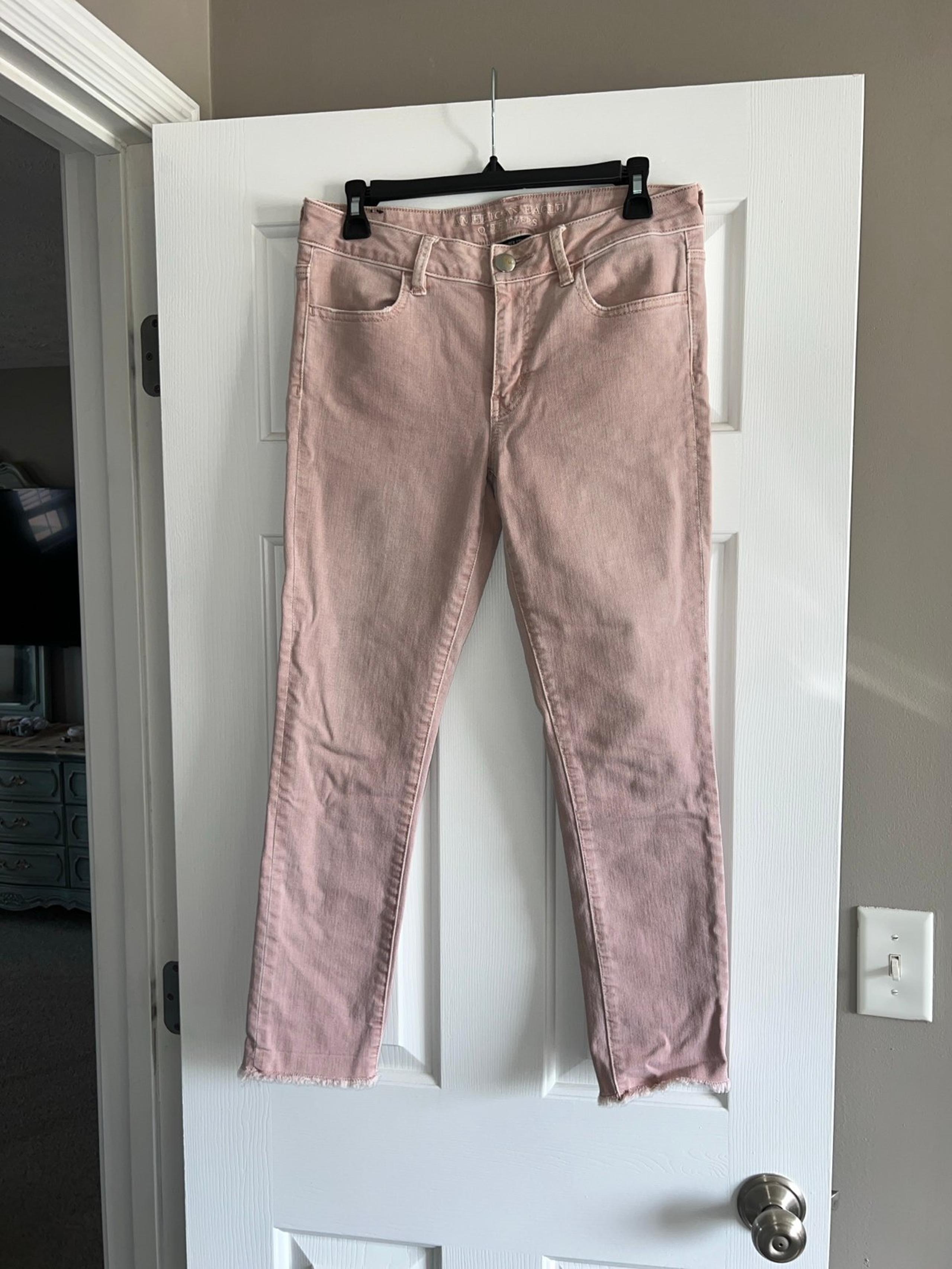 American Eagle Pink Jegging Crop