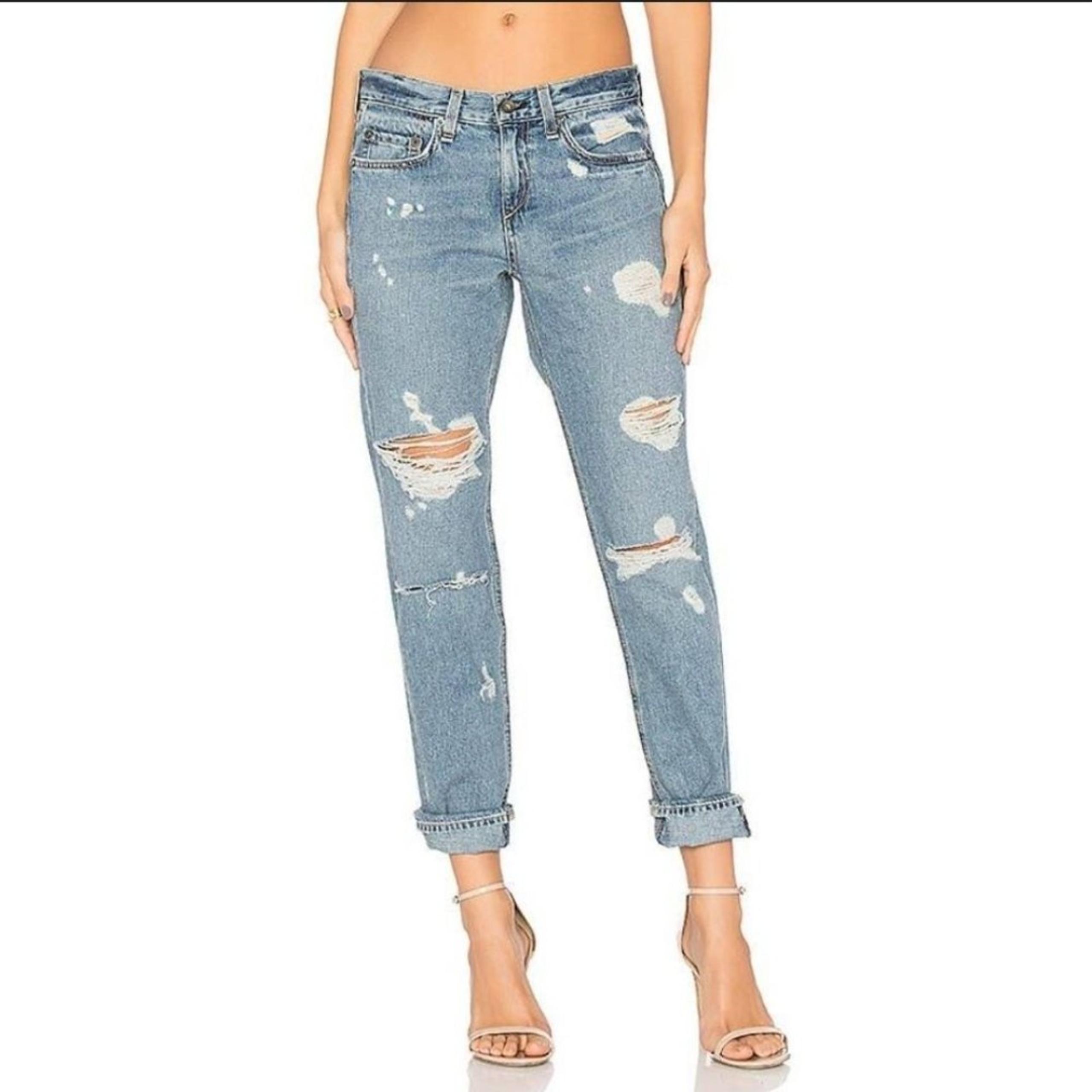 Rag & bone Boyfriend fit jean Sz 26 Distressed