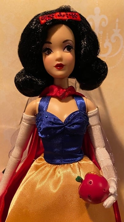 NO BOX Snow White Disney Princess Designer Doll 2012 DOLL AND COA NEW ****READ
