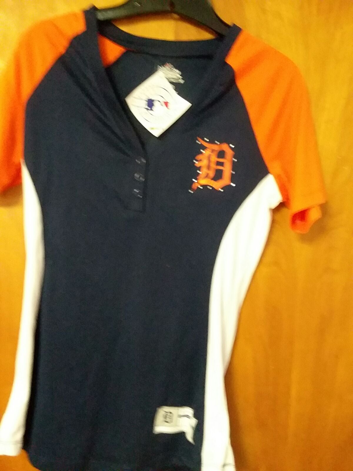 Detroit Tigers Ladies Fit V Neck
